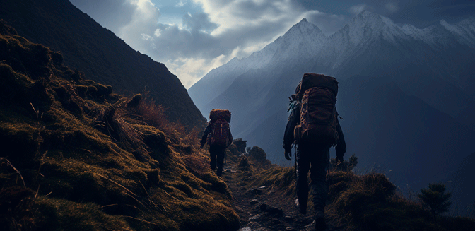 Ruta de excursionismo-Dos personas en la montaña